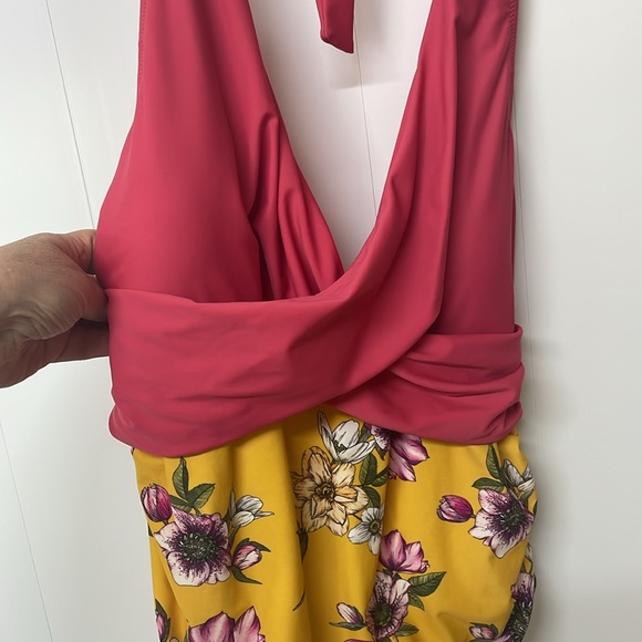 NEW Beautiful Women’s One Piece Swimsuit - Picture 2 of 6